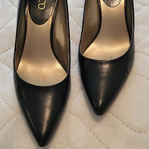 Shoes, women's black mid-high heels